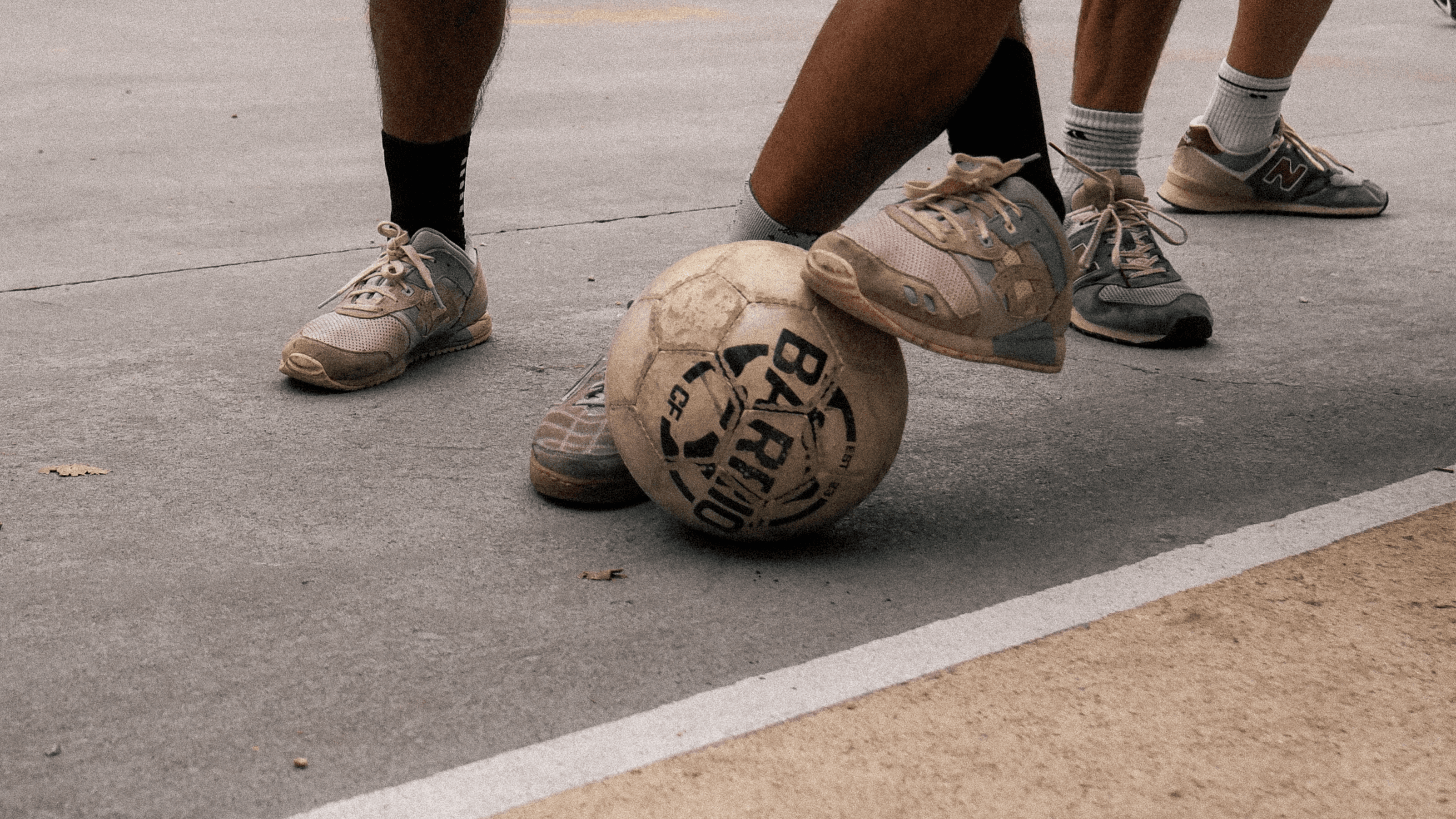 Portrait in front of the Barrio Fútbol Club stencil